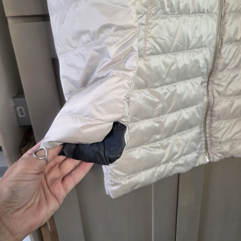 Athleta Women's Reversible Puffer Jacket in Dark Gray/Pearl - Picture 4 of 5